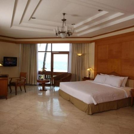 Makassar Golden Hotel Esterno foto