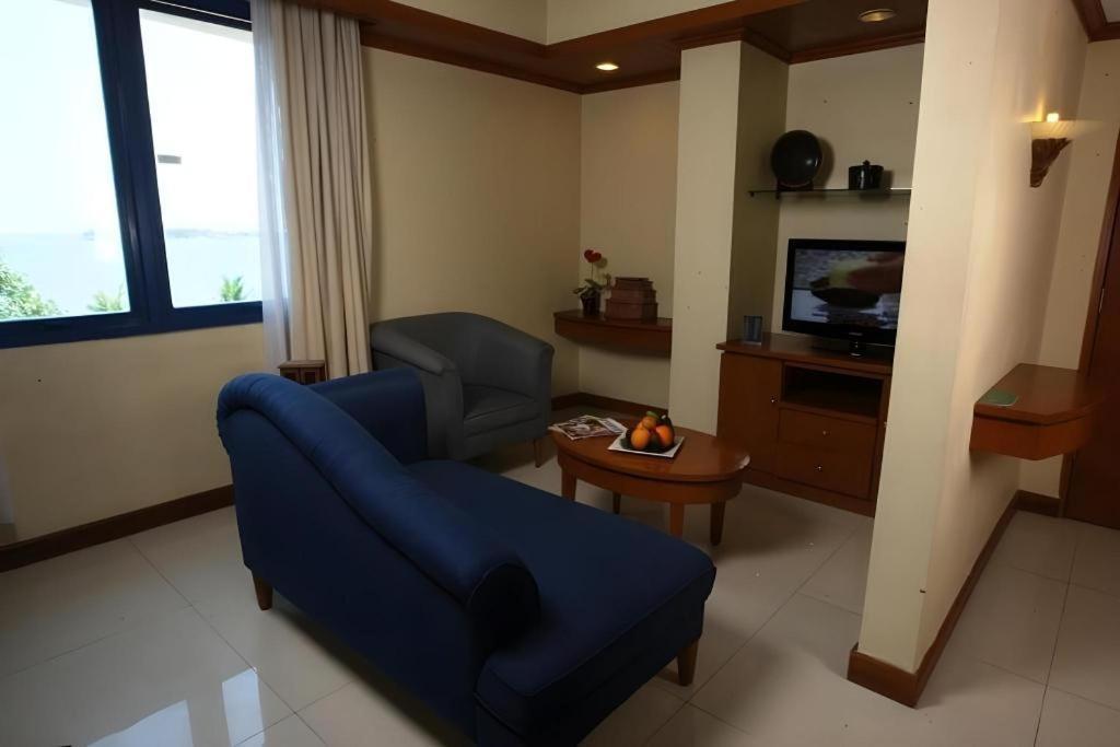 Makassar Golden Hotel Esterno foto