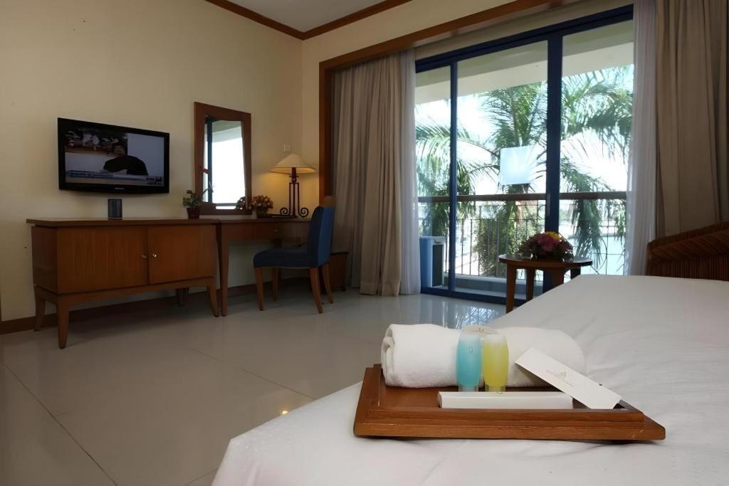 Makassar Golden Hotel Esterno foto