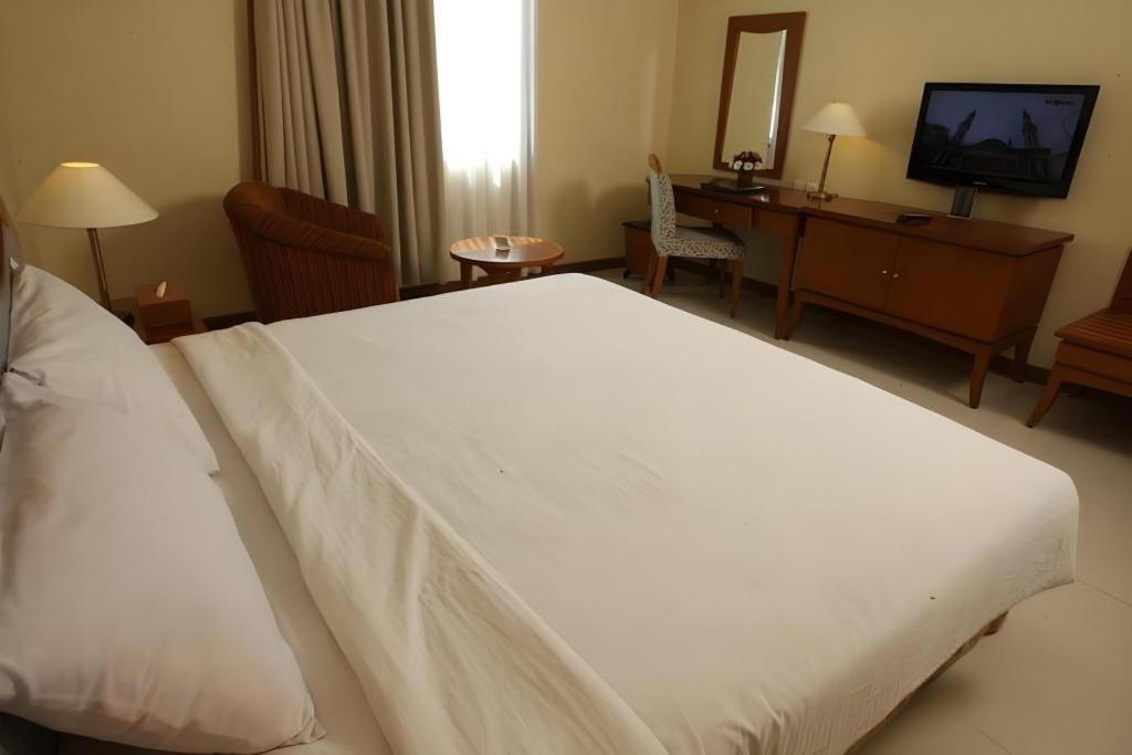 Makassar Golden Hotel Esterno foto
