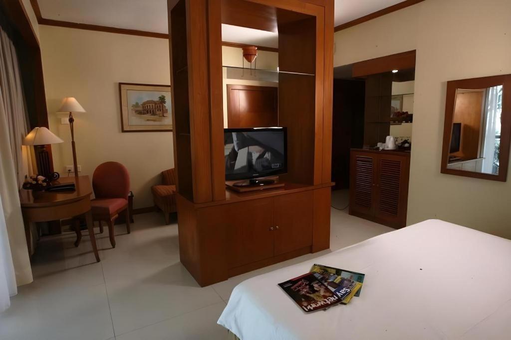Makassar Golden Hotel Esterno foto
