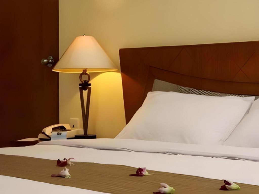 Makassar Golden Hotel Esterno foto