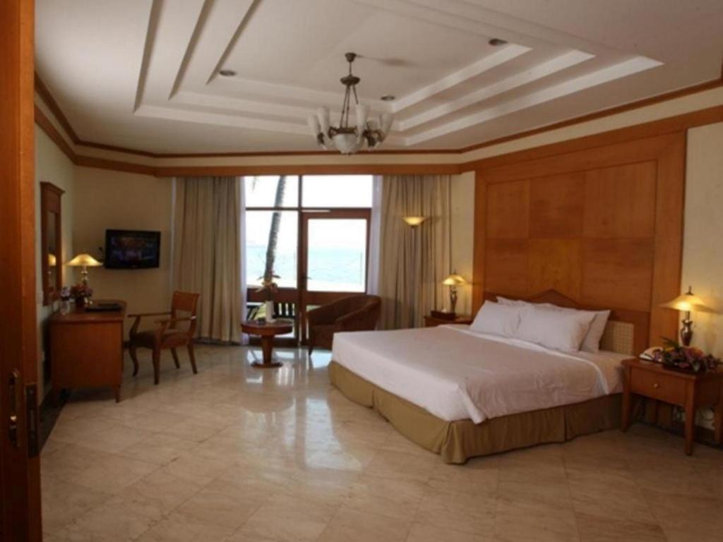 Makassar Golden Hotel Esterno foto