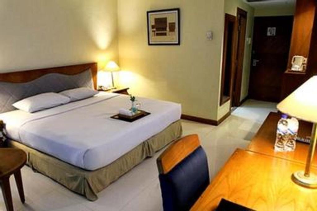 Makassar Golden Hotel Esterno foto