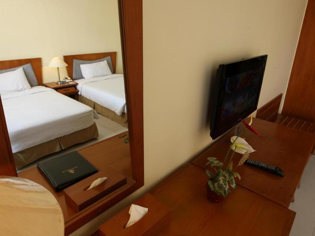 Makassar Golden Hotel Esterno foto
