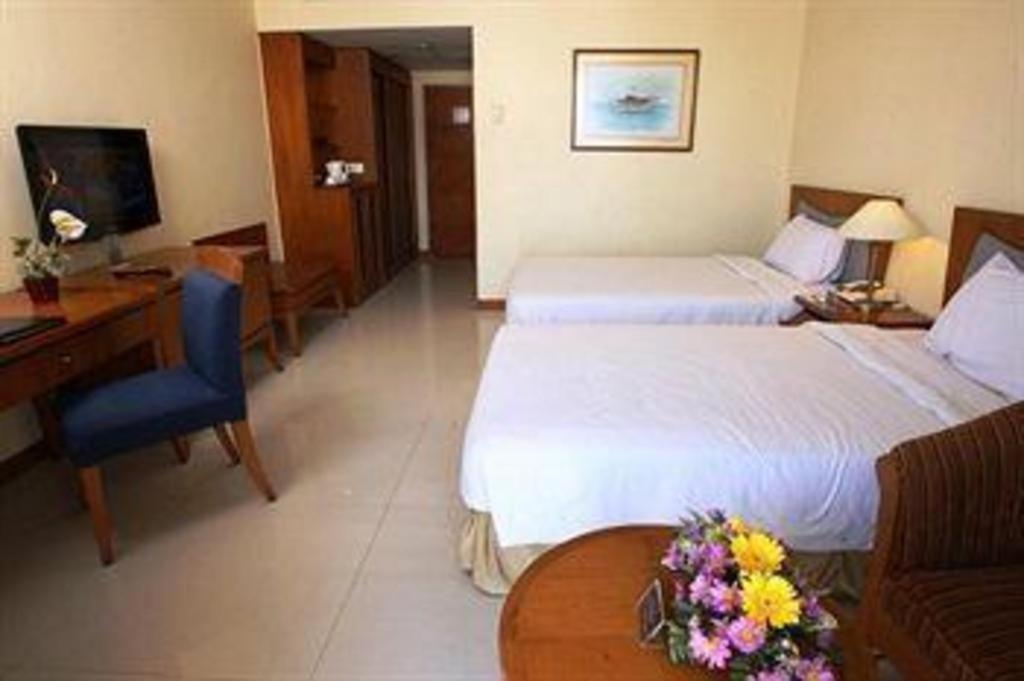 Makassar Golden Hotel Esterno foto