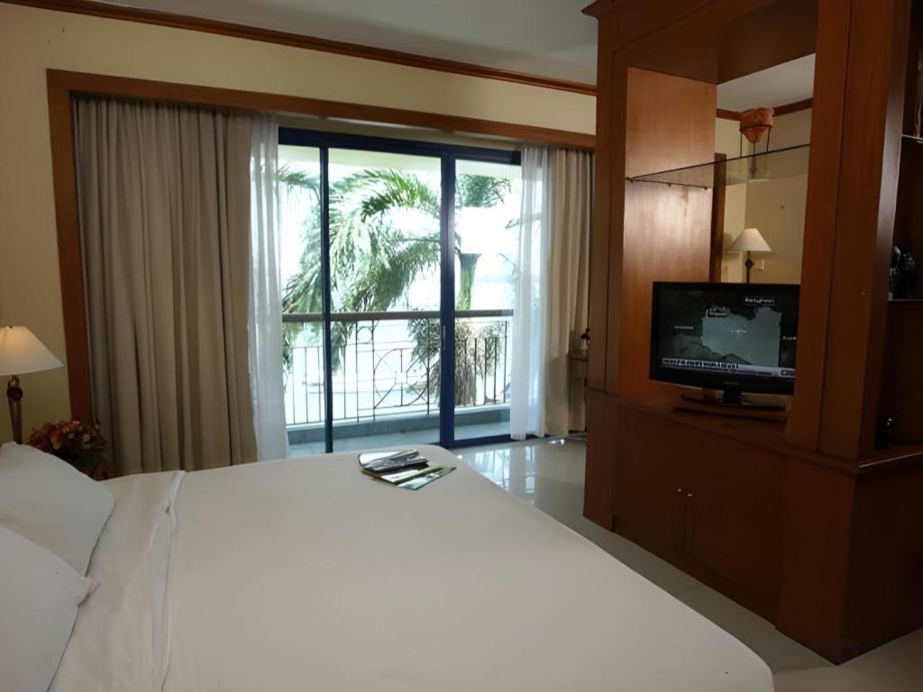 Makassar Golden Hotel Esterno foto