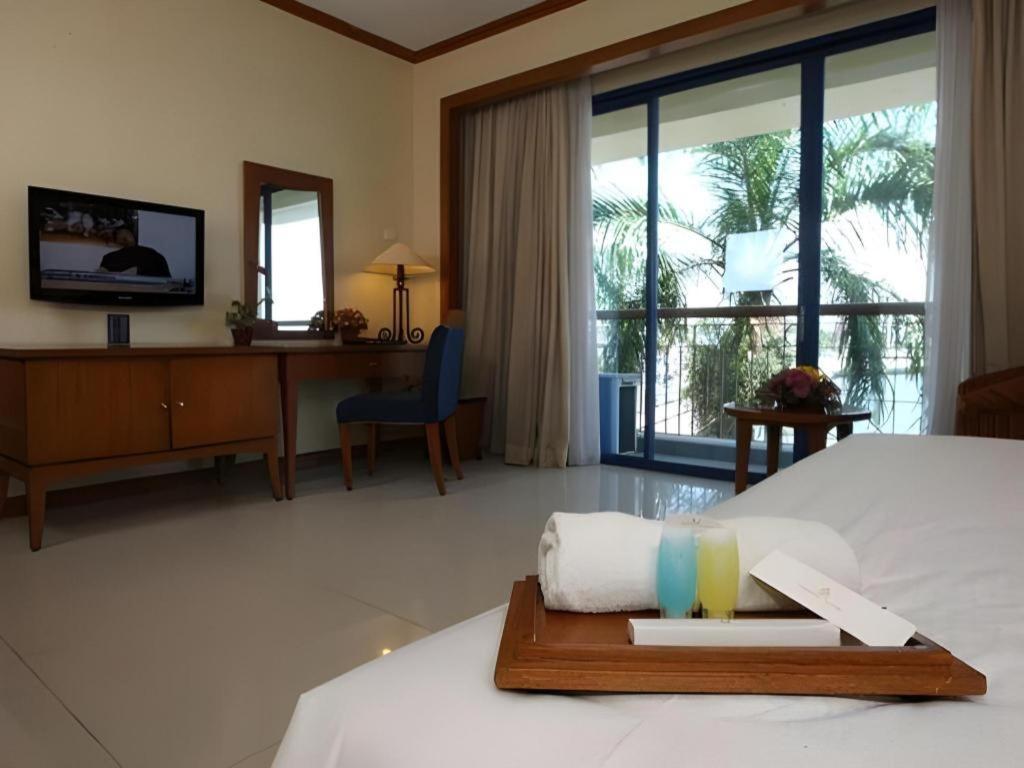 Makassar Golden Hotel Esterno foto